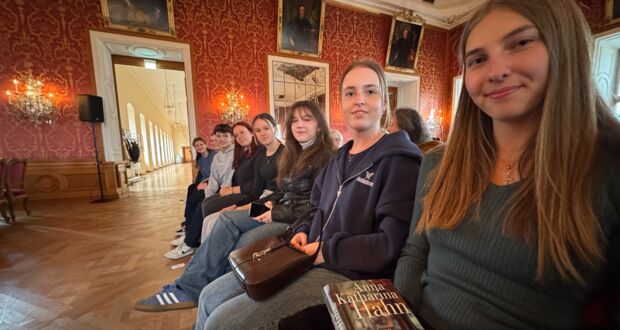 Exkursion des Deutsch-LKs zur Reihe Literatur im „Stadtschloss“