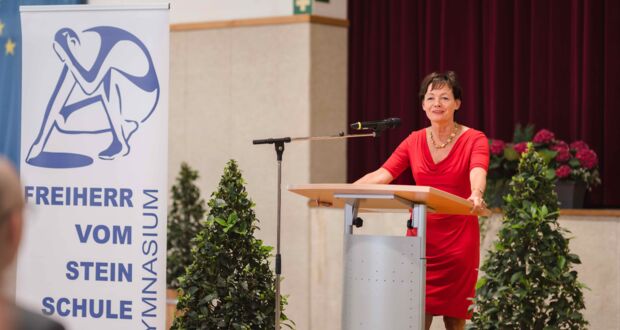 „Europa muss sich als Friedensprojekt neu bewähren“ – Lucia Puttrich in der Diskussion mit Schülerinnen und Schülern der Freiherr-vom-Stein-Schule