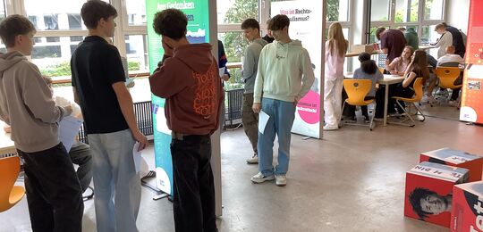 Ausstellung „Demokratie stärken – Rechtsextremismus bekämpfen“